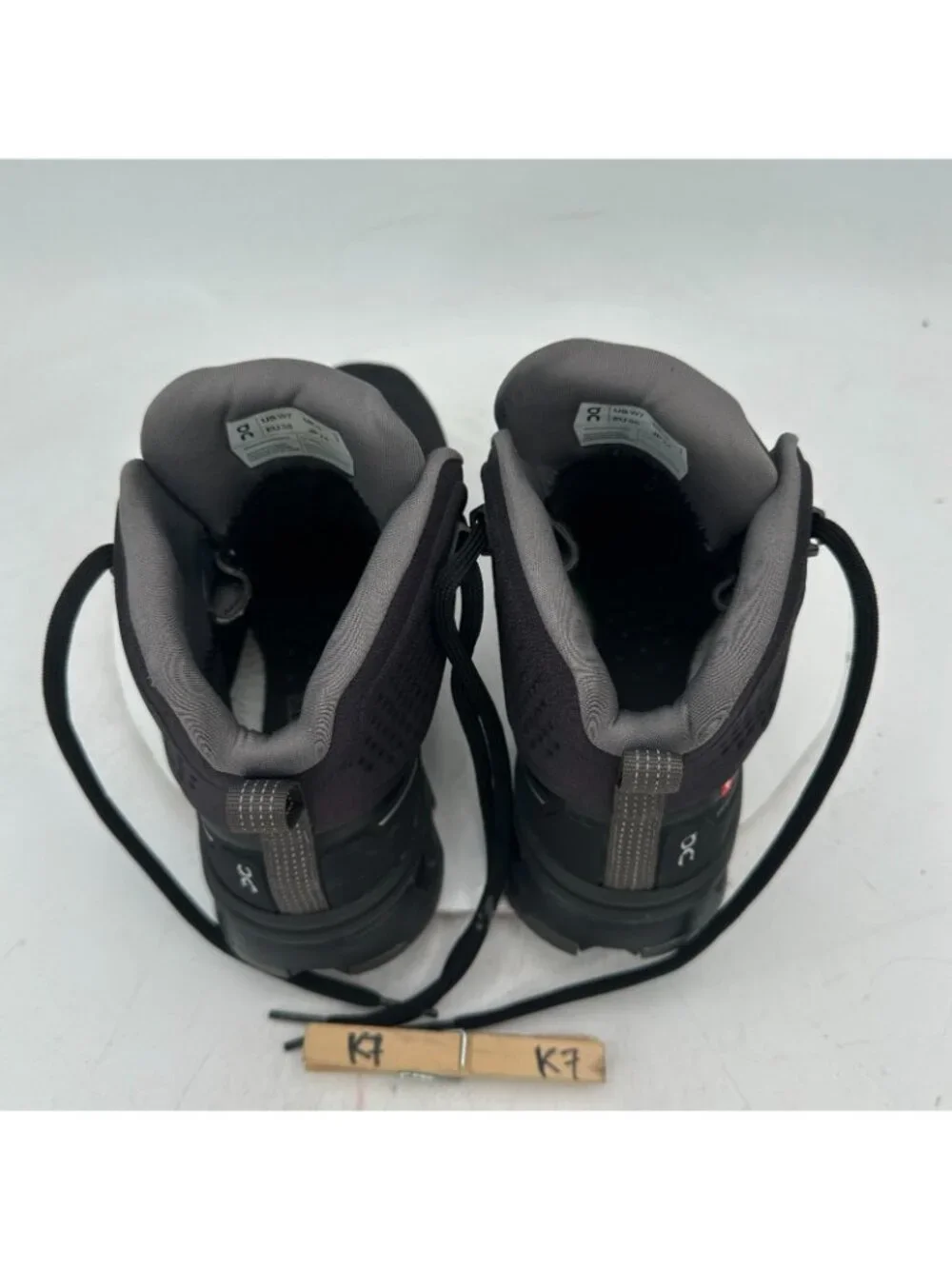 On Cloudrock Waterproof Women Size 7 63.98609 Black Ankle Hiking Shoes